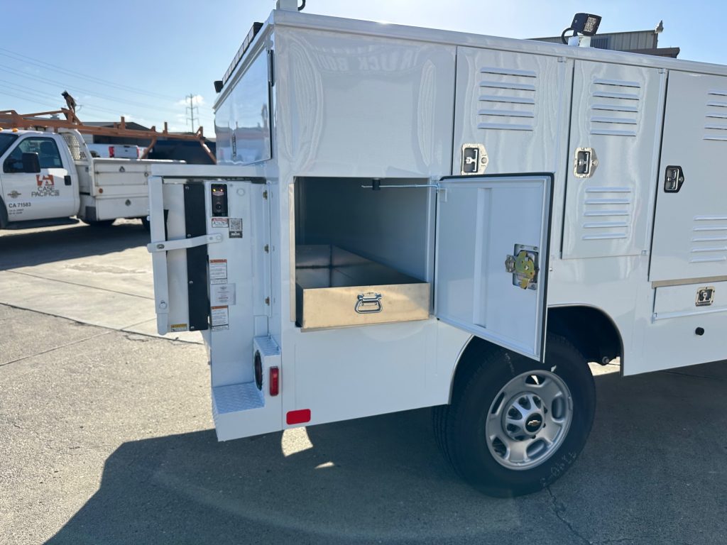 Diamond Truck Body animal control service body on Chevy 2500HD chassis