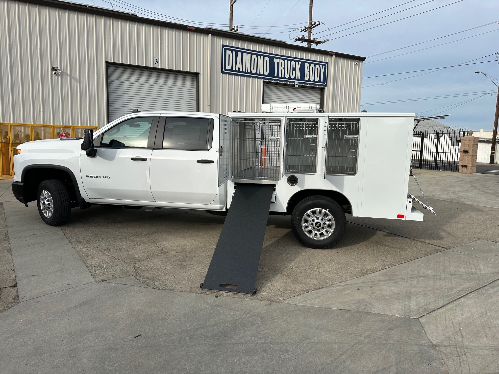 Pull Out Loading Ramp Brackets Q23774