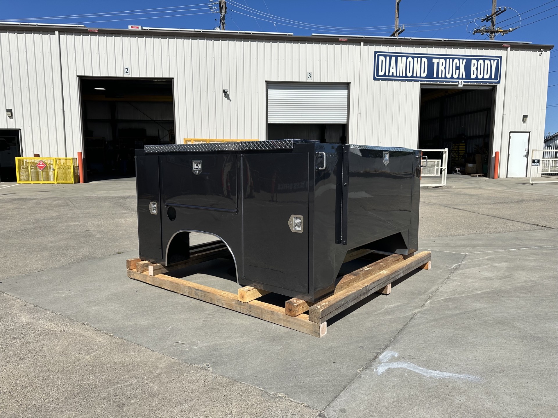 Diamond high-profile service body on RAM 2500 ship out