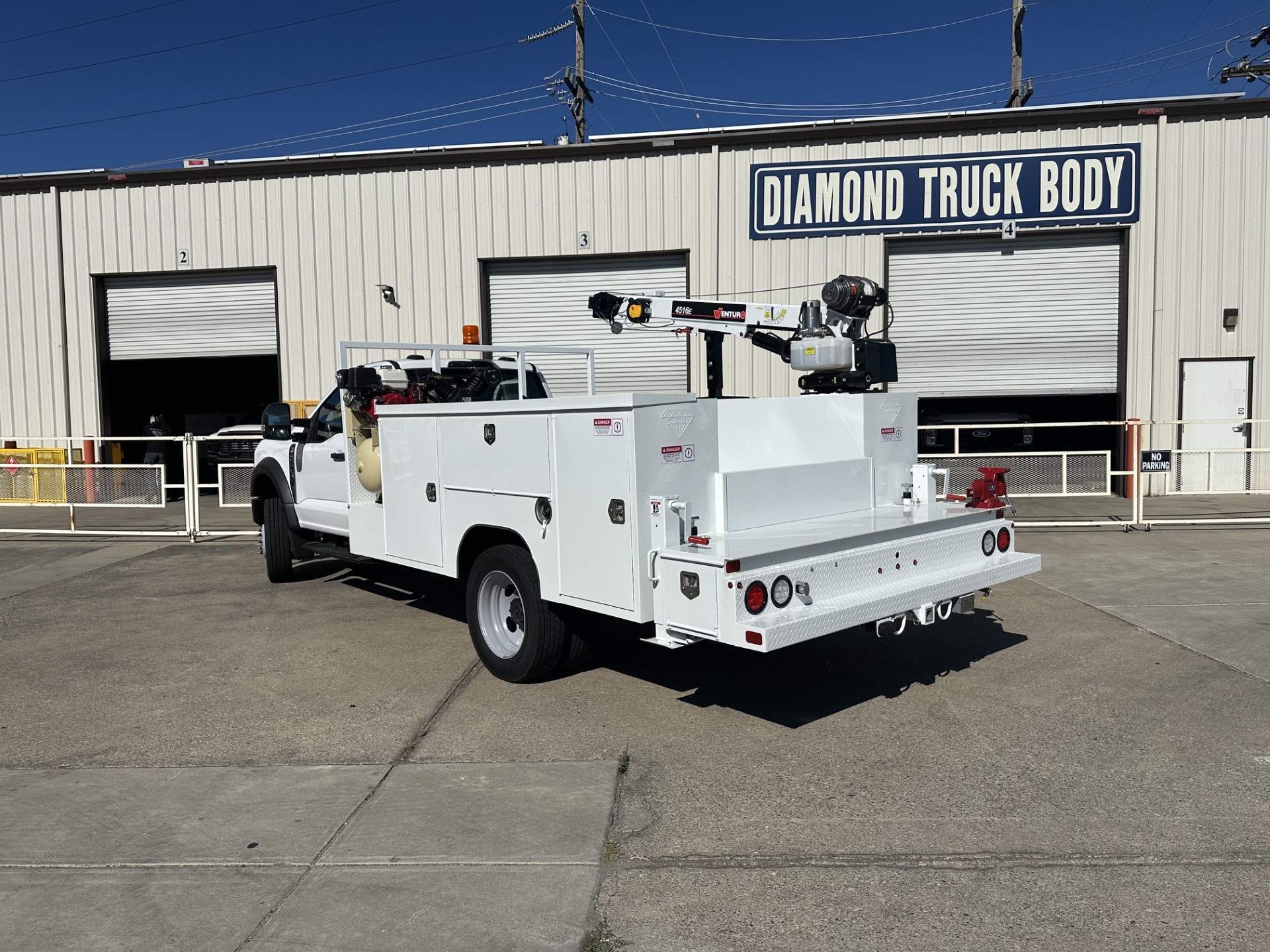 Diamond crane service body on Ford F-550
